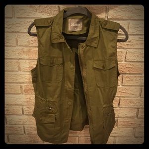 Never worn, NWOT small army green vest. Adorable!